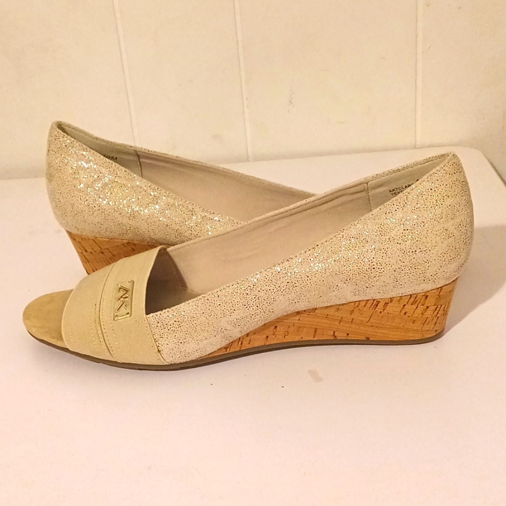 Anne Klein Sport AK7 Clare size 10M beige w/ silver/gold speckle cork wedge heel